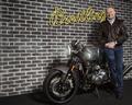 Breitling CEO Georges Kern und ein Norton Dominator Motorrad :: Breitling