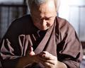 Urushi Meister Tamura prüft persönlich alle fertigen Zifferblätter :: Seiko
